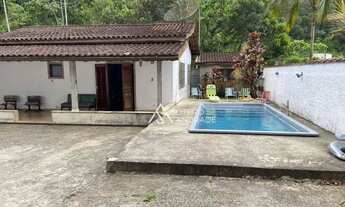 Imagem: Casa em condomínio em meio a natureza na