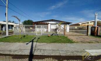 Imagem 1: Casa e Sobrado de 4 dormitórios à Venda - Xangri-lá