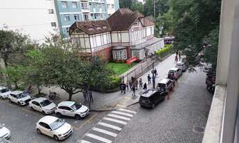 Imagem 2: Apto Centro, frente, amplo, vista panorâmica, Rua 16 de março, excelente preço - Petrópoli