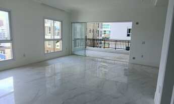 Imagem 2: Vista para o mar, a poucos metros da praia em Meia Praia - Itapema - SC