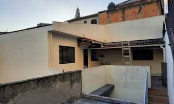 Imagem 3: OPORTUNIDADE Sobrado com 4 casas e 2 salões comerciais em Diadema