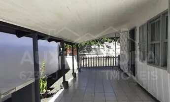 Imagem 3: Casa de madeira no centro