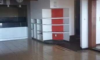 Imagem 2: Ponto comercial/Loja/Box para aluguel possui 412 metros quadrados em Cavaleiros