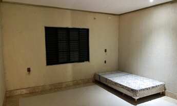 Imagem 6: Chácara top 6.390 metros com 4 casas um galpão e 2 porção de frente à Candangolândia