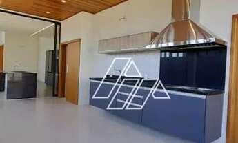 Imagem 3: Casa com 3 dormitórios sendo 3 suítes. Condomínio fechado com portaria e segurança 24h