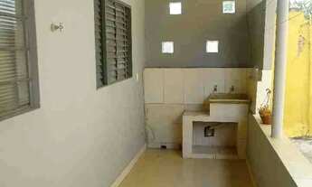 Imagem 6: Casa de fundo Casa com 1 dormitório