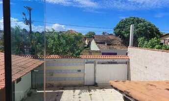 Imagem 4: CASA PÉ NA AREIA NA PRAIA DE SANTA MÔNICA COM DUAS ENTRADAS UMA EM RUA ASFALTADA E OUTRA N