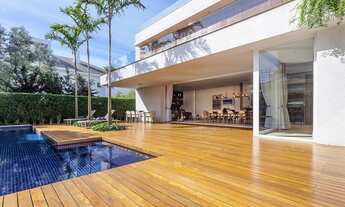 Imagem 5: Casa para aluguel e venda possui 1200 metros quadrados com 6 quartos.