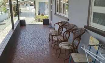 Imagem: Casa com banheiro e dois quartos próximo