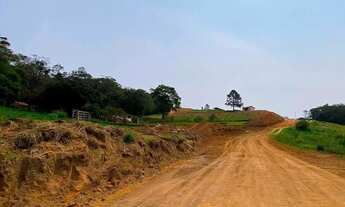 Imagem 4: Oportunidade em Ibiúna!** Terreno com água e energia. Ideal para criar! Comércio perto