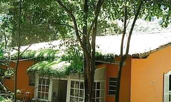 Imagem 2: Alugo casa com piscina e terreno de 2.600 m2 em local nobre com excelente vizinhança