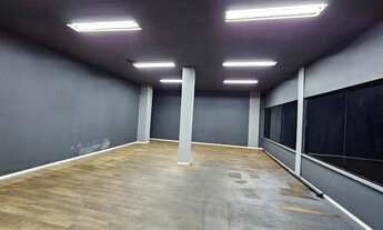 Imagem 4: Salão Comercial Amplo com Mezanino e Estacionamento para Locação na Vila Vitoria I Indaiat