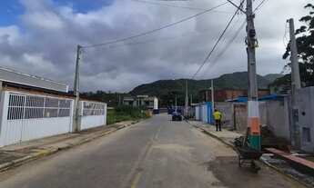 Imagem 3: Sobrado para venda possui 82 metros quadrados com 2 quartos em Rio Pequeno - Camboriú - SC