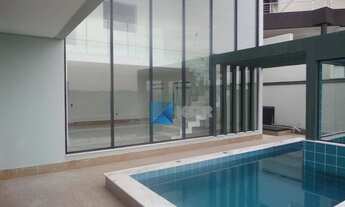 Imagem: Casa à venda, recém construída, com elevador