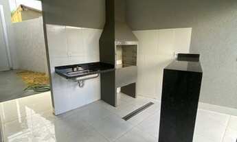 Imagem 4: Casa à venda, três quartos, sendo uma suíte, sala, cozinha, varanda com churrasqueira , B