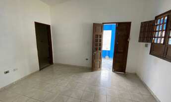 Imagem 7: Casa com 3 qts sendo 02 suítes, totalmente nascente, gradeada, em rua calçada, à venda, p