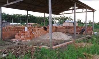 Imagem: Terreno com uma construção de uma casa