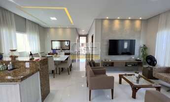 Imagem 2: Casa térrea em condomínio, 03 suítes, ampla e arejada, possui área verde, 121m² por R$690