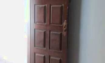 Imagem 2: 2 casas térreas, sendo 1 totalmente reformada e 8 vagas