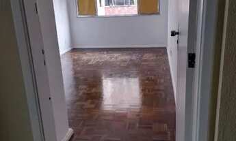 Imagem 2: Alugo lindo apt. na Rua Miguel Couto, 2 quartos. Frente