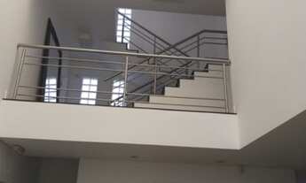 Imagem 7: Casa para aluguel e venda tem 1000 metros quadrados com 6 quartos.