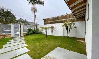 Imagem 4: Casa com amplo espaço interno e de laser com 4 dormitórios e uma casa anexa no mesmo pátio