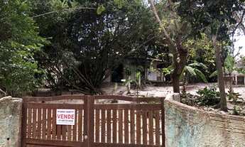 Imagem 2: Casa ampla em terreno arborizado no início da Rua do Sol