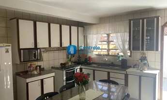 Imagem 2: Casa com 04 dormitórios sendo 01 suíte no bairro Coqueiros em Florianópolis