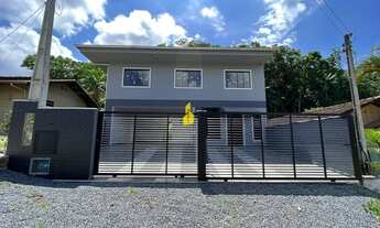 Imagem: Amplo terreno com Casa de Alvenaria no bairro