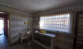 Imagem 3: Terreno com três residências habitáveis em Itaquera