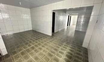 Imagem 3: Alugo Casa com 3 Quartos e Quintal e Garagem no Bairro do Monte Castelo - Campina Grande