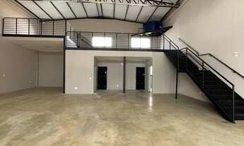 Imagem 2: Galpão Comercial para aluguel tem 360 m² no Bairro Segismundo Pereira em Uberlândia - MG