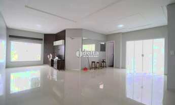 Imagem 3: Casa residencial com 5 suítes disponível para locação e venda no bairro Jardim Karaíba em