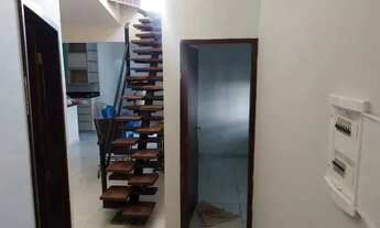 Imagem 4: Casa Duplex em Brisamar com 3 suítes, piscina, varanda, cozinha americana e localização pr