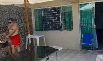 Imagem: Alugo ap no terreo frente para rua, no balneário