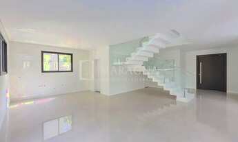 Imagem 2: Casa nova e sofisticada em condomínio exclusivo de Santa Felicidade