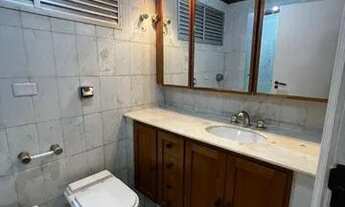 Imagem 4: 03 quartos, 01 suíte, amplo, rico em armários, 01 vaga e na melhor rua dos Jardins