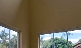 Imagem 1: Excelente casa para locação em Vargem Grande possui 300 metros quadrados com 3 suítes e la