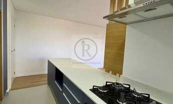 Imagem 6: Apartamento semi mobiliado de 2 dormitórios com suíte, condomínio clube, sacada com churra