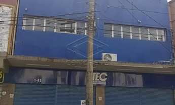 Imagem: Prédio comercial no centro da cidade