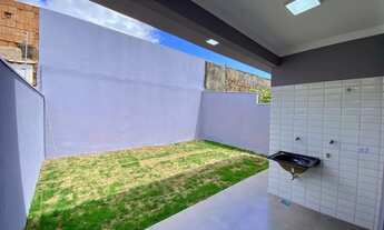 Imagem 7: Casa à Venda com Suíte e Amplo Quintal em Localização Privilegiada Próxima à Lagoa Itatiai