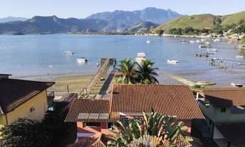 Imagem: Linda casa pé na areia com deck para lancha