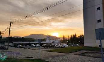 Imagem 4: Lindo Apartamento em Condomínio Fechado com Excelente Infraestrutura. Com uma vista espeta