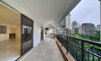 Imagem: Muita luz natural, linda vista verde ao