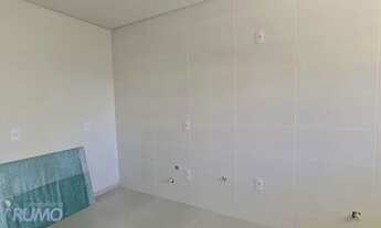 Imagem 7: Apartamento no térreo com sacada ampla, excelente acabamento e próximo do centro da cidade