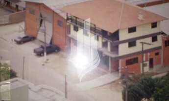 Imagem 2: Galpão no Salto Norte, com 575 m², com pé direito variando de 7,5m nas laterais e 11,00m n