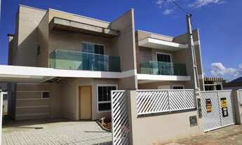 Imagem 2: Sobrado com um fino acabamento, contem 3 quartos sendo 1 suíte, churrasqueira e um ótimo e