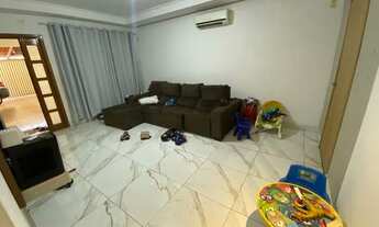 Imagem 2: Casa de esquina no Jardim América com piscina Aquecida