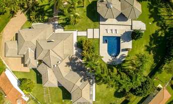 Imagem 5: Casa de condomínio térrea para venda possui 600 metros quadrados com 4 quartos