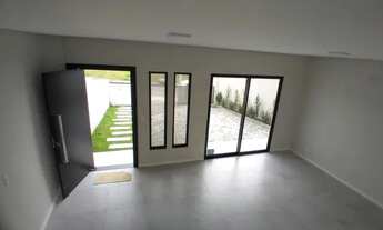 Imagem 4: Sobrado alto padrão de acabamento, com 3 dormitórios sendo uma suíte com closet em Indaial